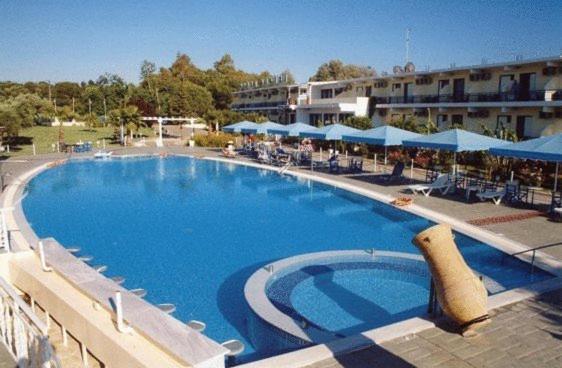 Lintzi Hotel Arkoudi Exterior photo