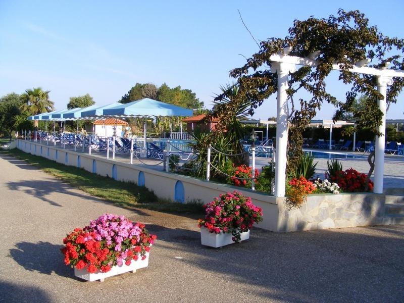 Lintzi Hotel Arkoudi Exterior photo