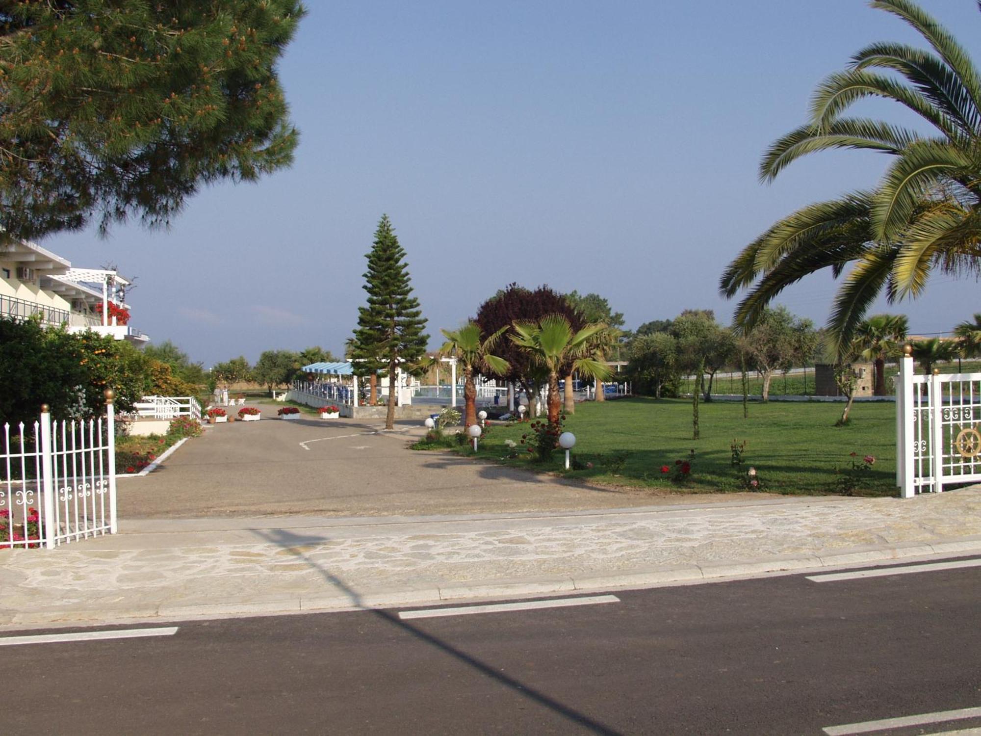 Lintzi Hotel Arkoudi Exterior photo