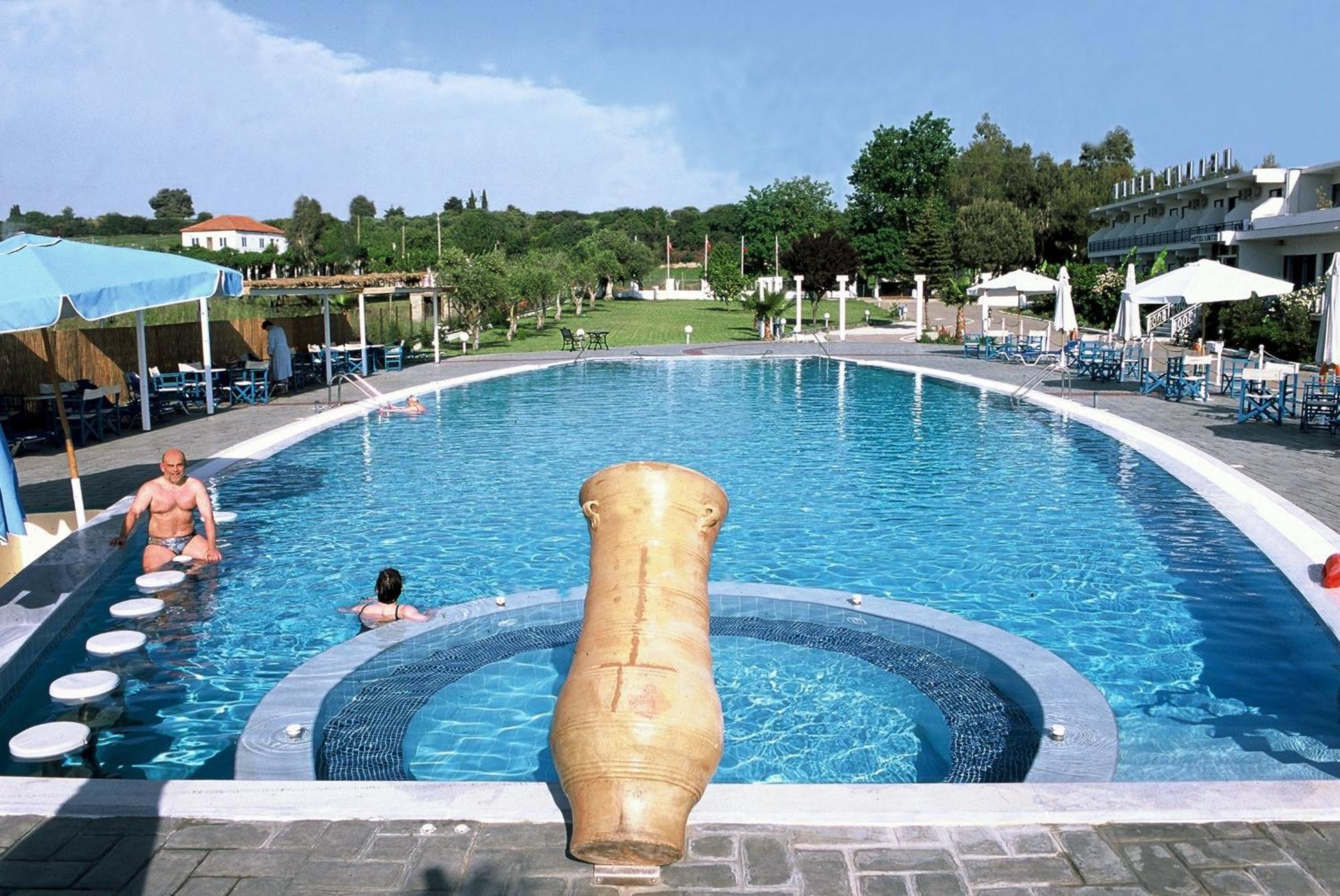 Lintzi Hotel Arkoudi Exterior photo
