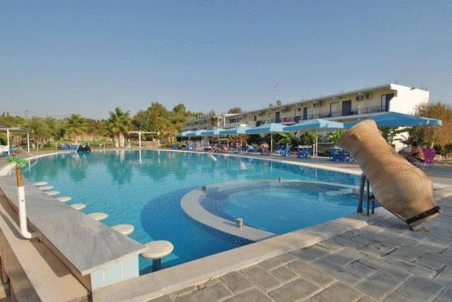 Lintzi Hotel Arkoudi Exterior photo